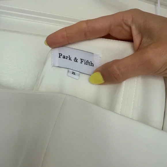 Elegant White Strapless Dress - Picture 3 of 3